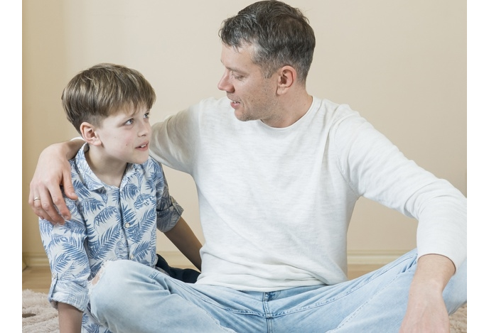 כיצד לנהל שיחה עם ילדך על הפרעת הקשב והריכוז שלו, באופן...